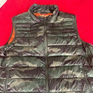 Puffer vest Camo size L